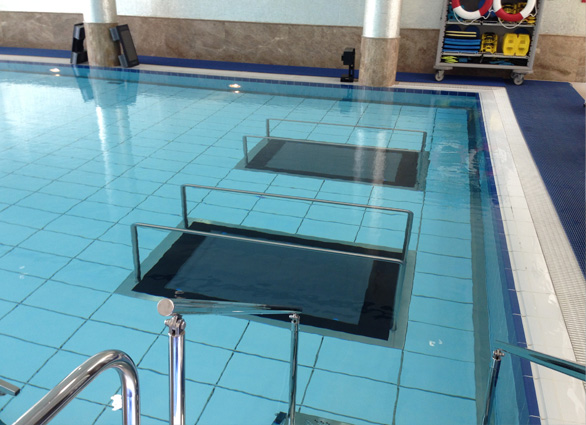Movable floor pool treadmill